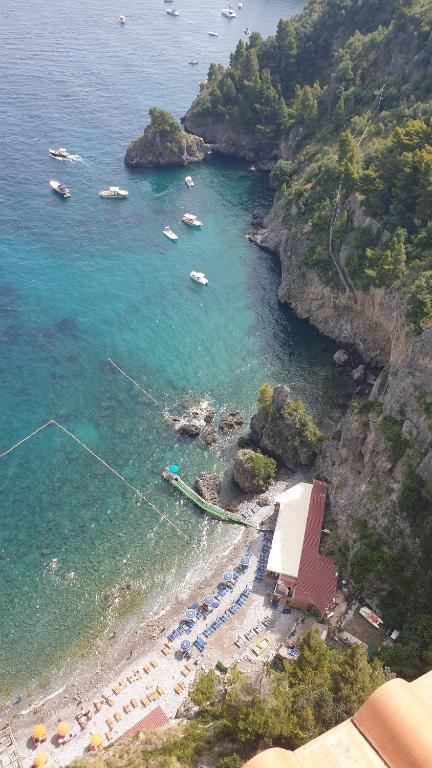 Duoglio Beach Amalfi water