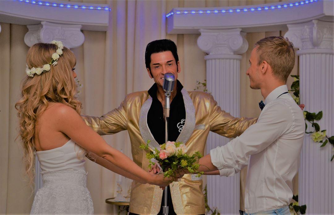Elvis themed Vegas wedding