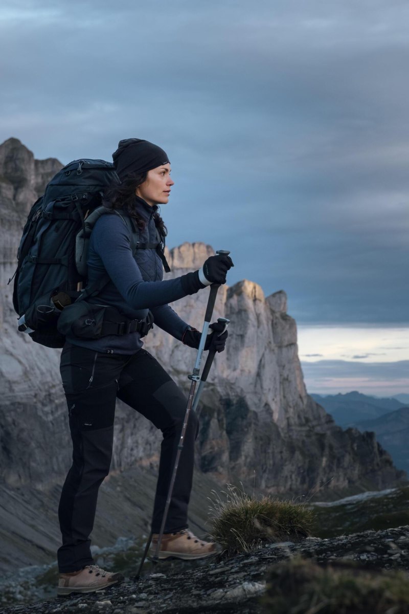 Hiking gloves and accessories