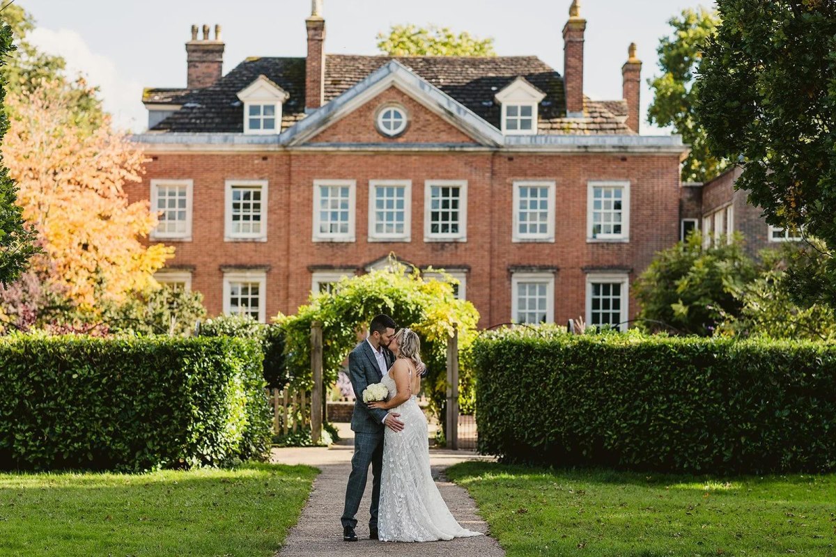 Quiet Luxury Micro Wedding Ideas for an Elegant Day