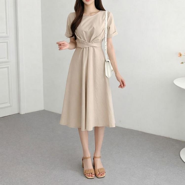 Neutral wedding outfit with beige low heels