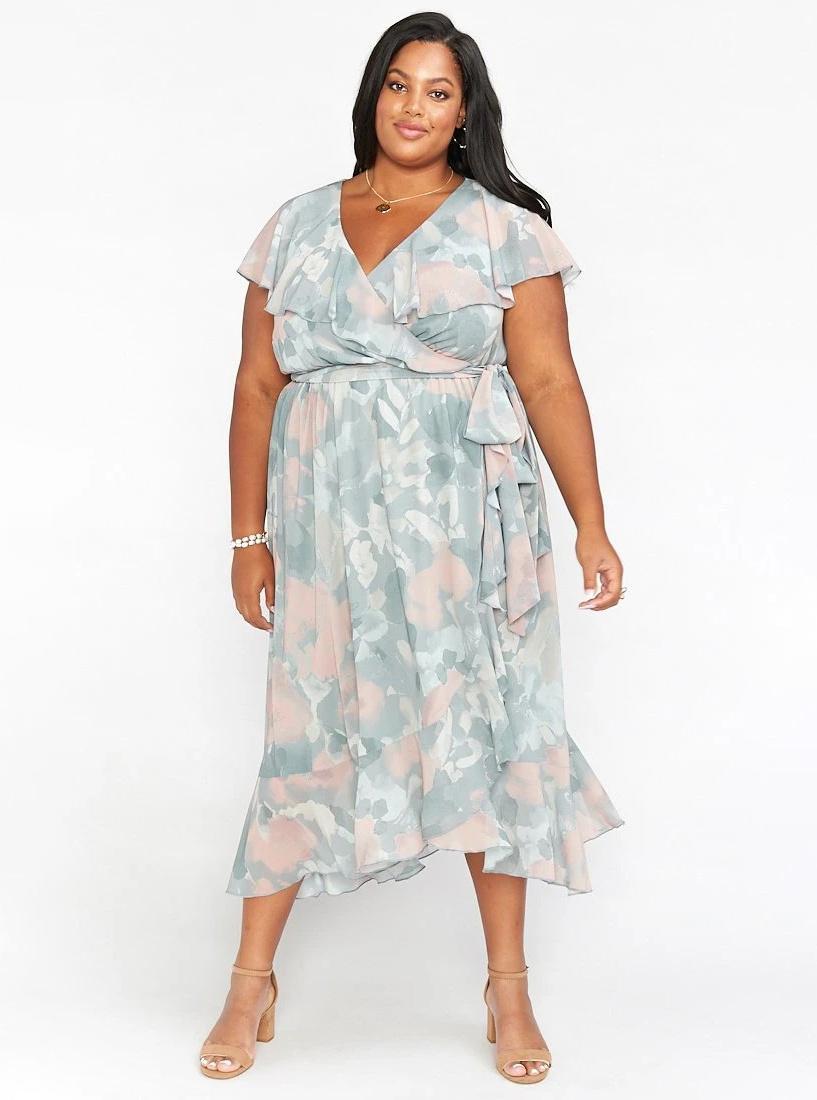Plus size wedding outfit with comfortable heels
