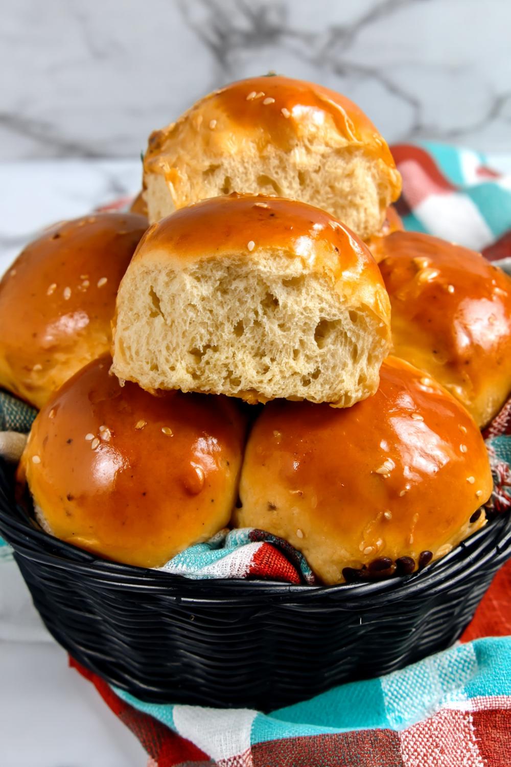 Golden Hawaiian Dinner Rolls
